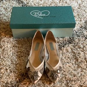 Betsy Johnson ivory pointy toe appliqué flats.